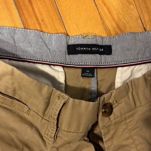 Tommy Hilfiger beige shorts - Picture 2 of 3